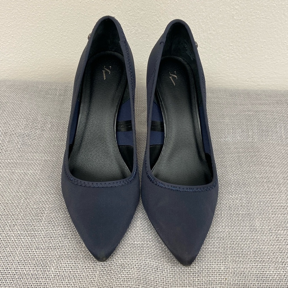 Vera Wang pumps, navy
